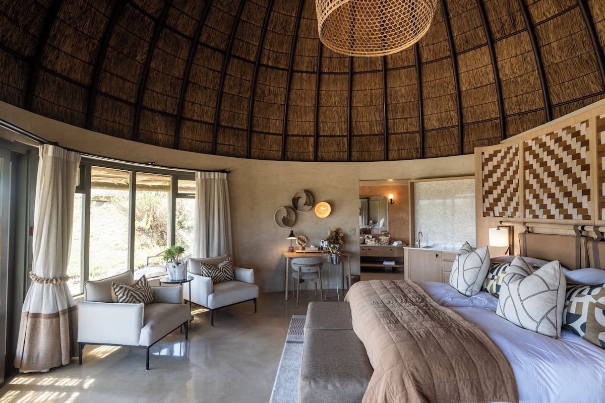 Premium bedding, down comforters, minibar, in-room safe