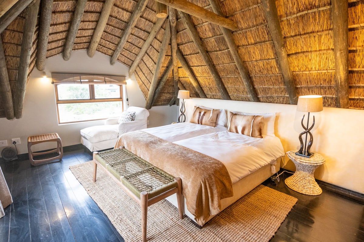 3 bedrooms, premium bedding, down comforters, minibar