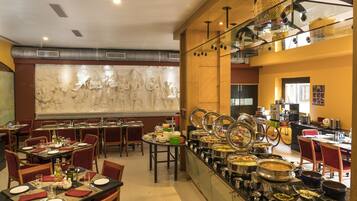 Dagelijks ontbijtbuffet (INR 550 per persoon)