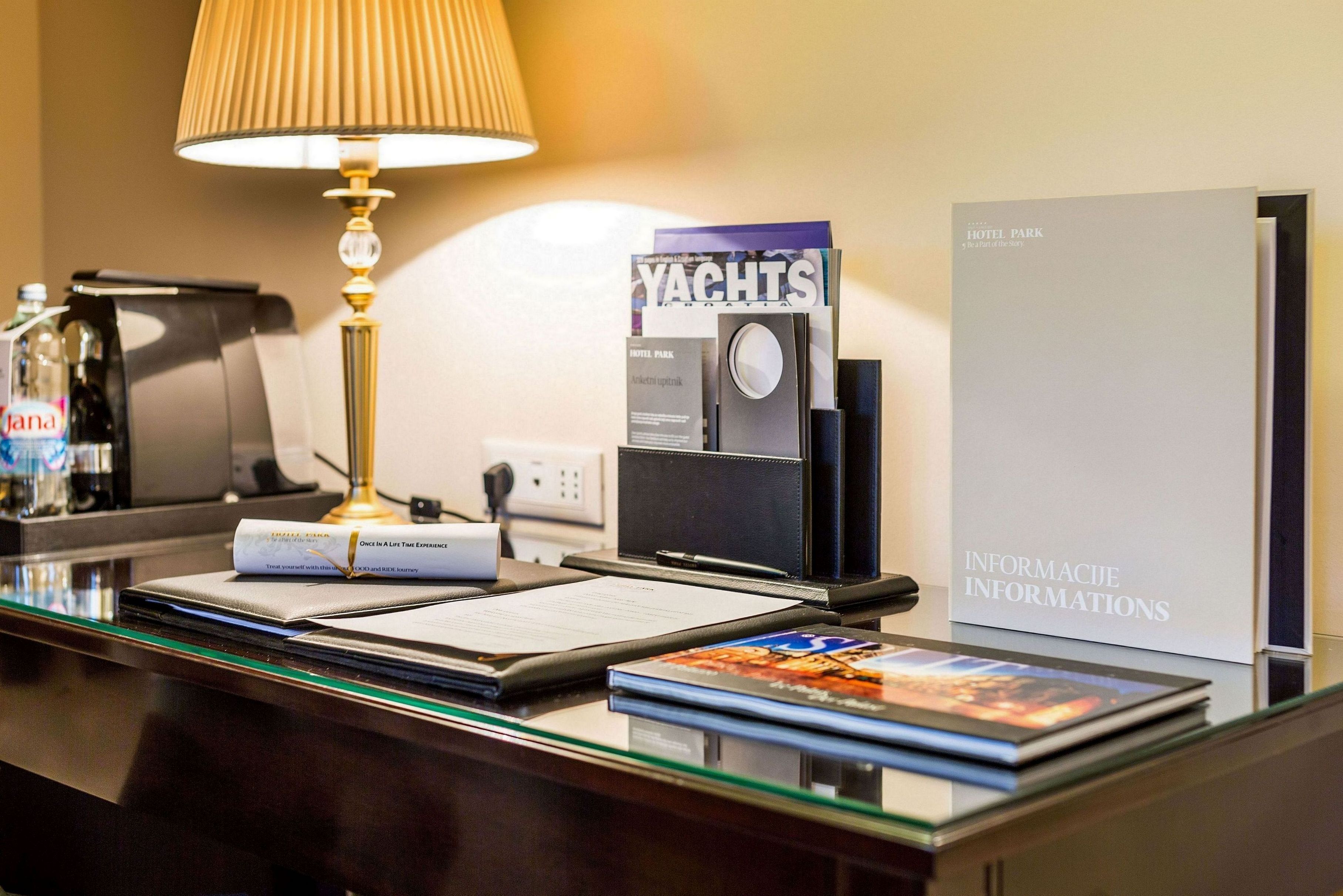 2 bedrooms, hypo-allergenic bedding, minibar, in-room safe