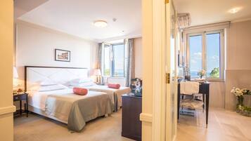 Superior Double Room, Sea Side | 2 bilik tidur, peralatan tempat tidur hipoalergenik, bar mini