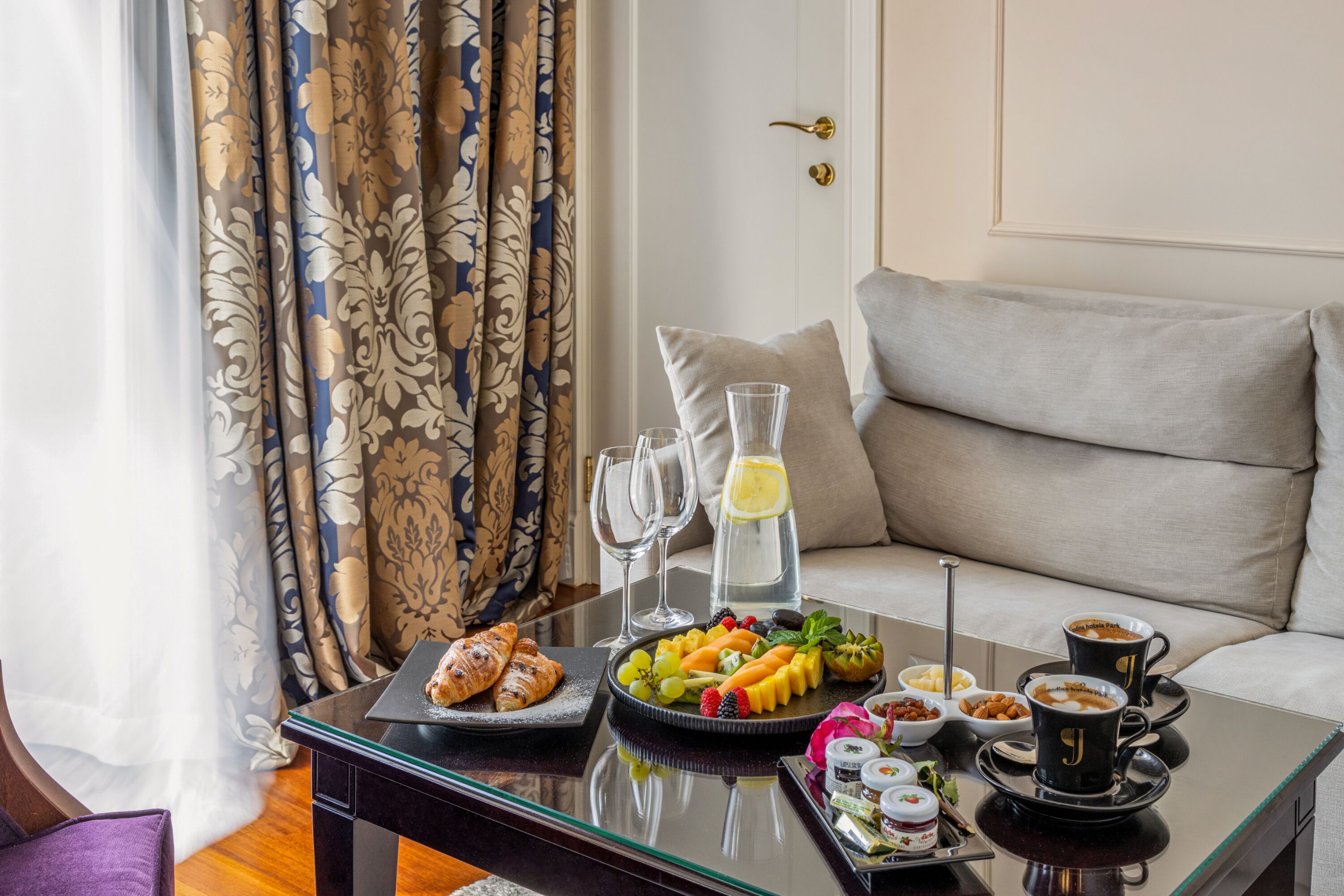 presidential suite | living area | lcd tv