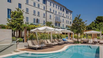 Outdoor pool, sun loungers