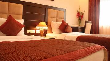 Deluxe Room | In-room safe, desk, blackout curtains, iron/ironing board