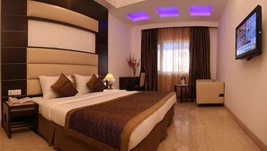 Family Suite | In-room safe, desk, blackout drapes, iron/ironing board - Hotel Livasa Inn (New Delhi)