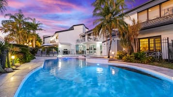 Outdoor pool, a heated pool, open 7 AM to 9 PM, pool umbrellas