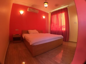 Family Room | Minibar, free WiFi, bed sheets