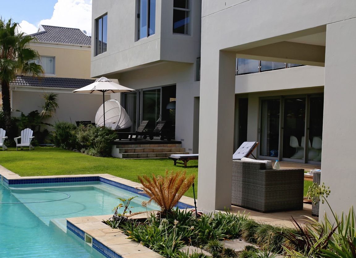 Outdoor pool, free pool cabanas, pool umbrellas