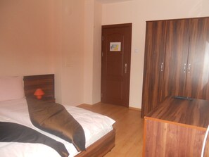 Iron/ironing board, free WiFi, bed sheets