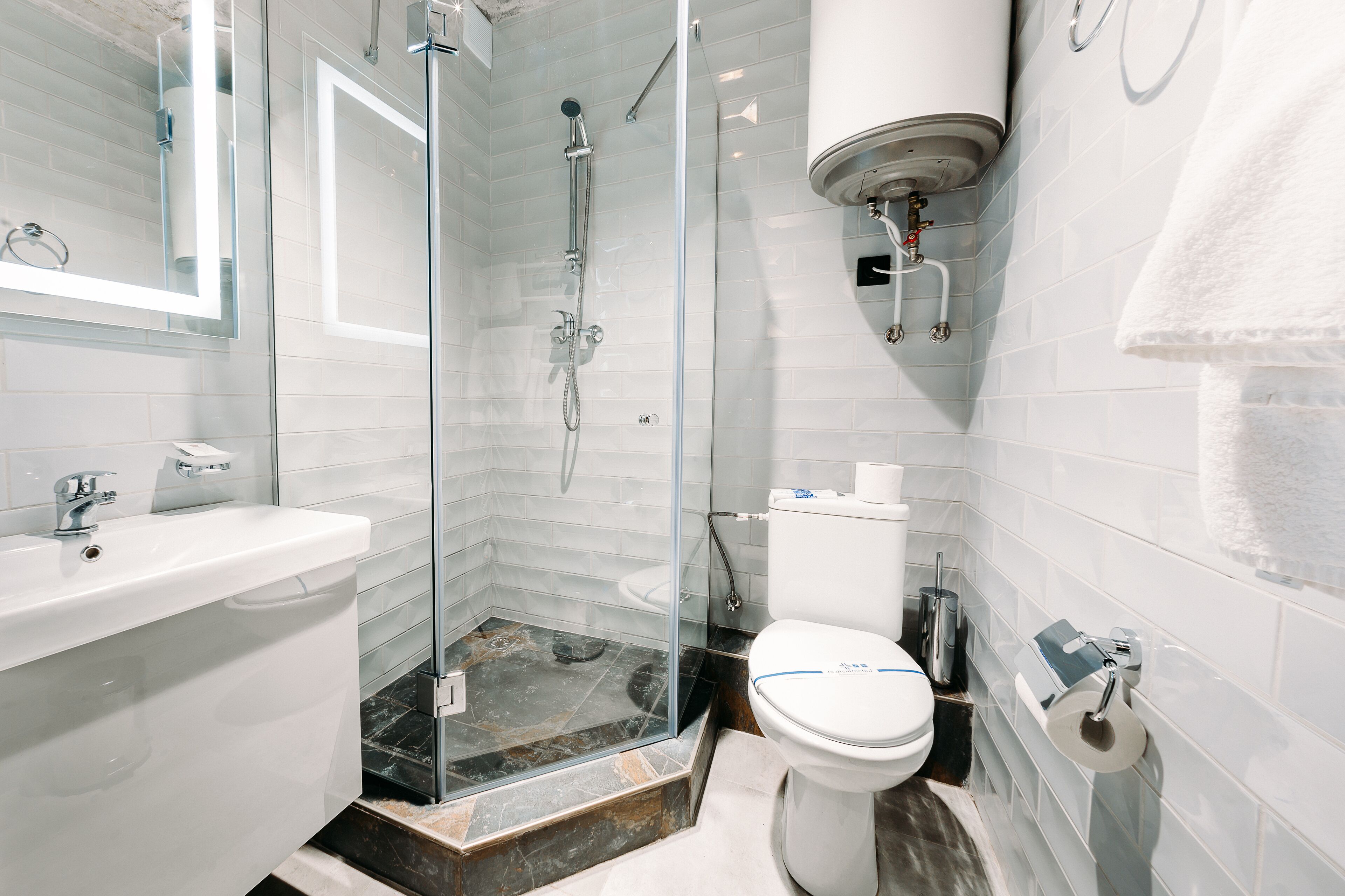 shower, rainfall showerhead, free toiletries, hair dryer