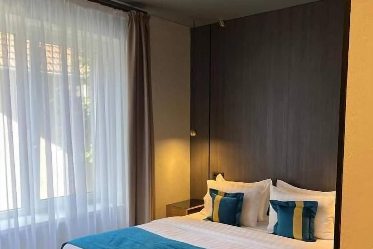Dobbeltrom – superior | Sengetøy av topp kvalitet, minibar, safe på rommet og skrivebord