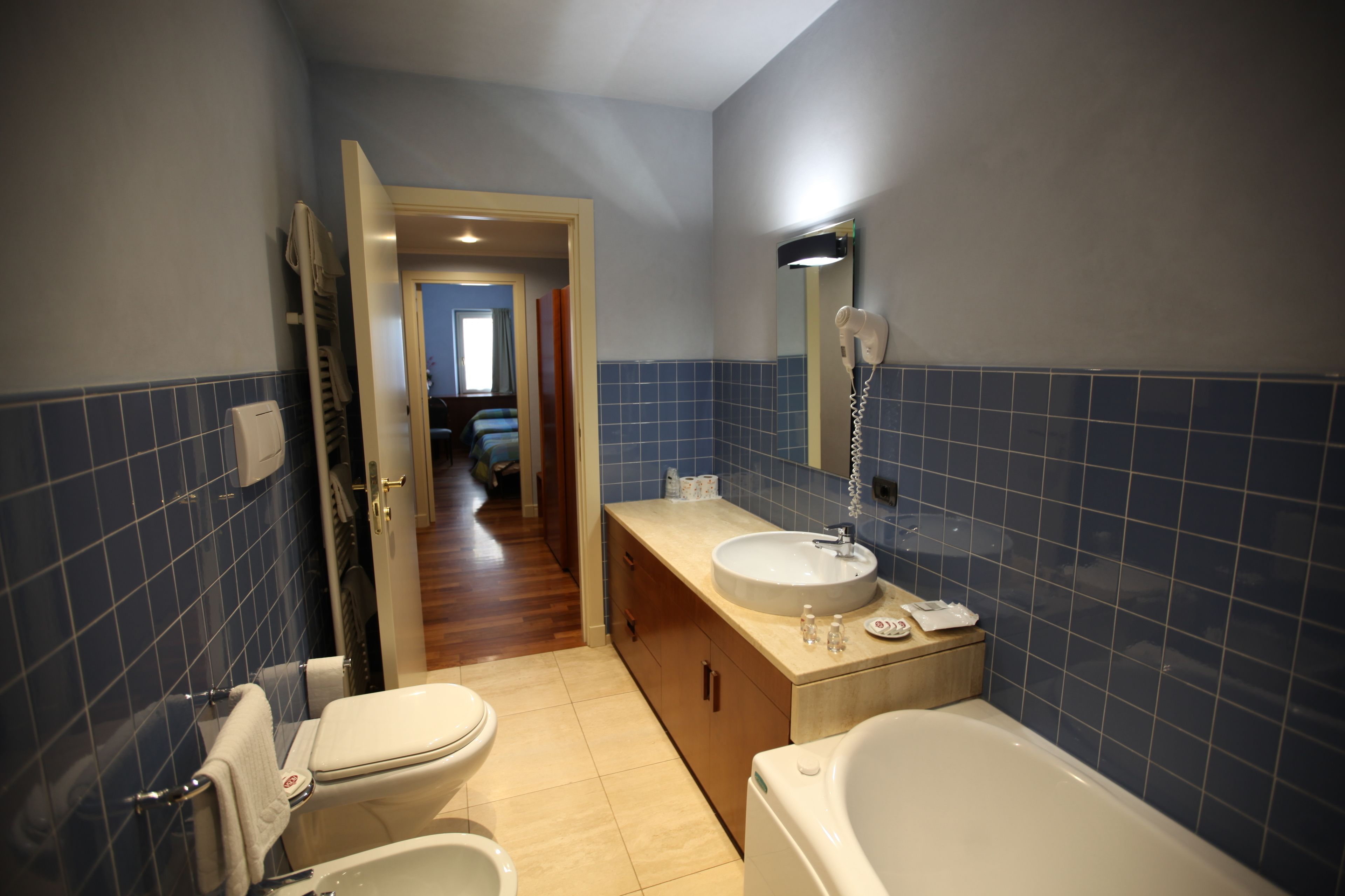 A bathroom with a toilet, sink, and bathtub.