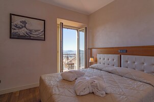 小型套房 | 高档床上用品、羽绒被、迷你吧、客房内保险箱