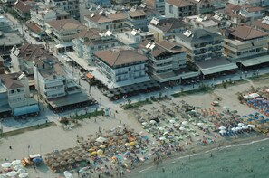 Beach nearby, white sand - Parthenon Art Hotel (Katerini)