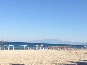 Beach nearby, white sand - Parthenon Art Hotel (Katerini)