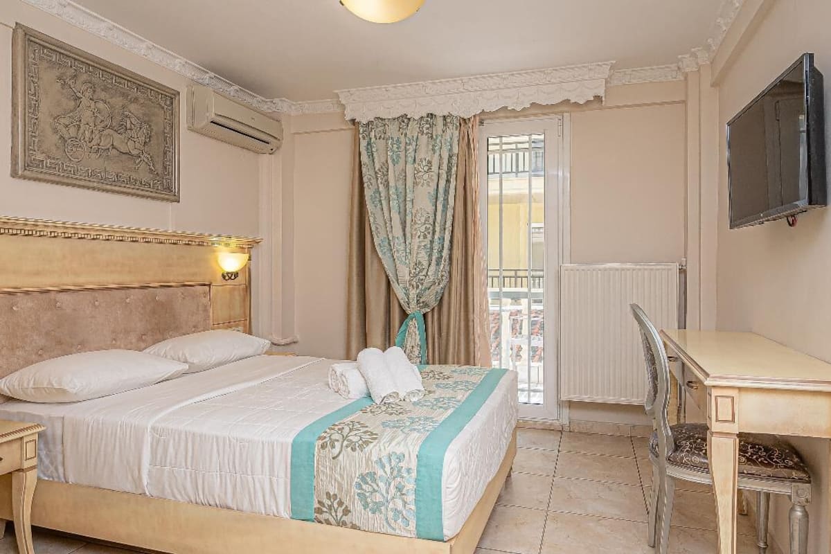 Premium Single Room | 1 bedroom, minibar, in-room safe, desk