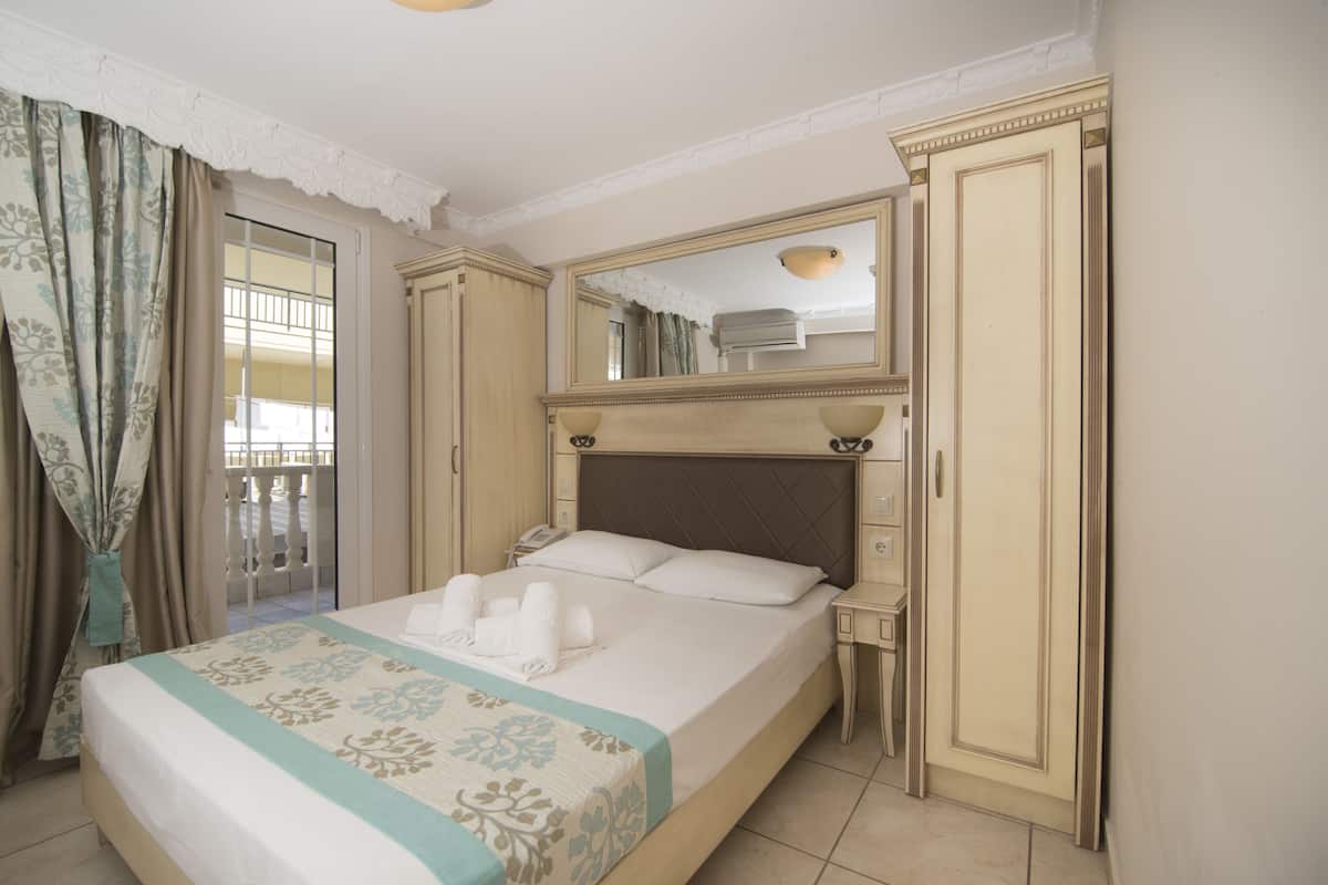 1 bedroom, minibar, in-room safe, desk