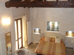 Habitación estándar | Sábanas de algodón egipcio, colchones Select Comfort, escritorio