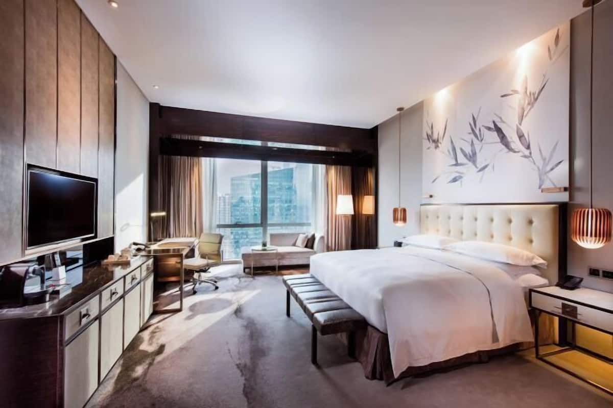 1 bedroom, down comforters, minibar, in-room safe