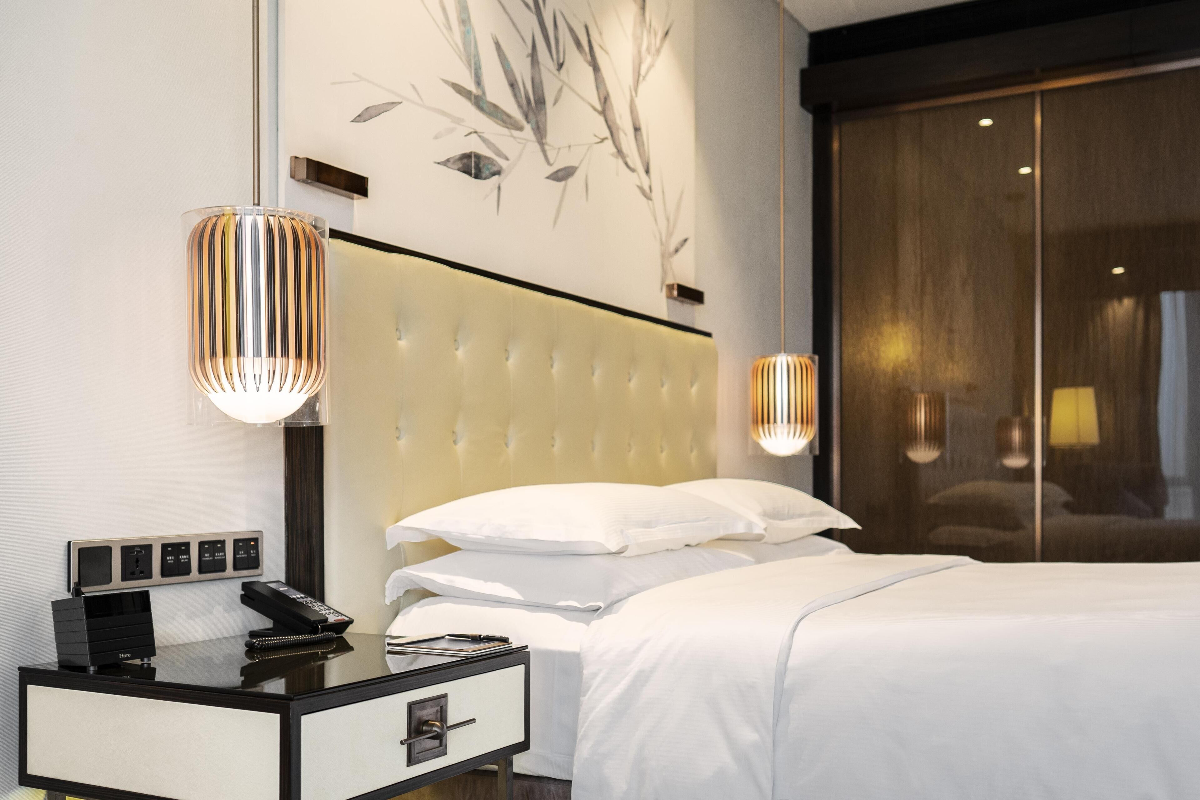 1 habitación, cubrecamas, minibar y caja de seguridad en la habitación 