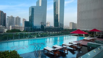 Outdoor pool, pool loungers