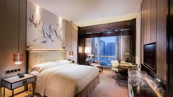 Habitación Deluxe, 1 cama King size | 1 habitación, edredón, minibar y caja de seguridad en la habitación