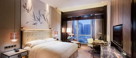 Deluxe Room, 1 King Bed | 1 bedroom, down comforters, minibar, in-room safe