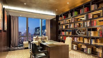 Suite Presidensial | 1 kamar tidur, selimut bulu angsa, minibar, dan brankas
