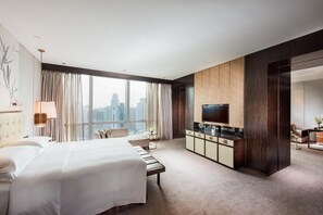 King Premier One-Bedroom Suite | 1 bedroom, down comforters, minibar, in-room safe - Hilton Shenzhen Futian (Shenzhen)