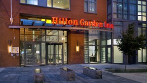 The exterior of the Hilton Garden Inn, featuring a brick facade, large glass windows, and a prominent entrance with a digital sign displaying the hotel's name. - Hilton Garden Inn Washington DC/U.S. Capitol (Washington)