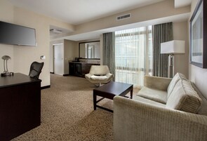 Suite, 1 King Bed, Accessible, Bathtub (Mobility & Hearing)