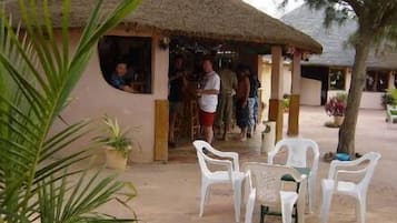 Bar en bord de piscine