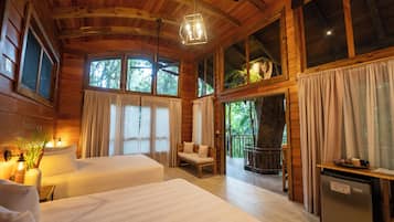 Trehytte – deluxe, flere senger, fjellutsikt | Skrivebord, barnesenger (inkludert), sengetøy og rullestolvennlig