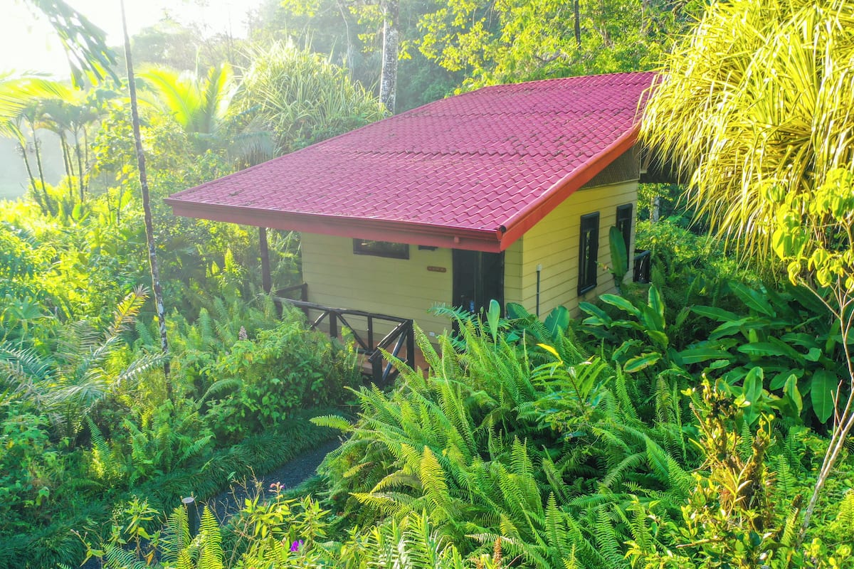 Bungalow | Desk, free cribs/infant beds, bed sheets, wheelchair access