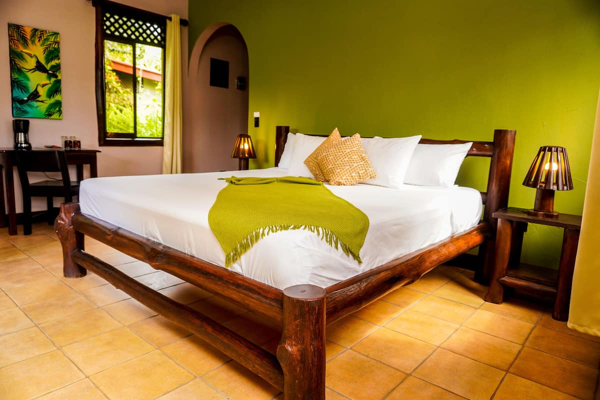 Basic Cabin, 1 King Bed | 1 bedroom, desk, bed sheets, wheelchair access