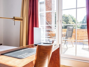 Hypo-allergenic bedding, in-room safe, desk, laptop workspace