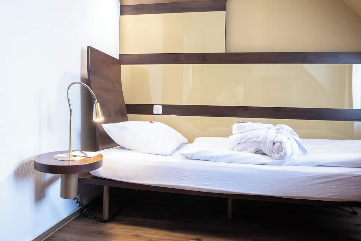 Standard Single Room | Hypo-allergenic bedding, in-room safe, desk, laptop workspace