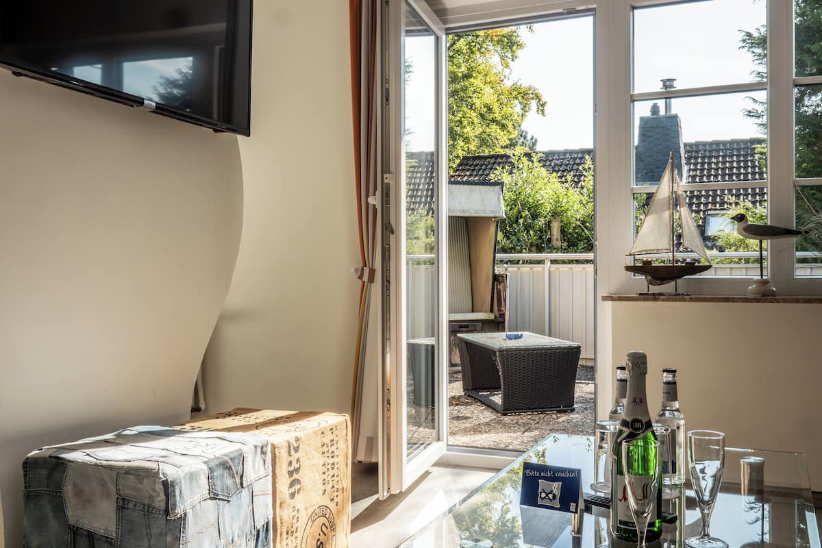 Comfort Double Room | Hypo-allergenic bedding, in-room safe, desk, laptop workspace