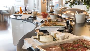 Inbegriffenes Frühstücksbuffet unter der Woche