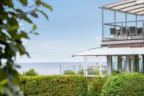 Habitación doble | Caja de seguridad en la habitación, escritorio y cortinas blackout 