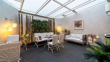 Tägliches inbegriffenes Frühstücksbuffet