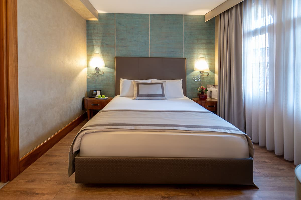 Phòng đôi Tiêu chuẩn | Minibar, két bảo mật tại phòng, bàn, phòng cách âm 