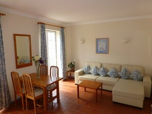 Flatscreentelevisie en een dvd-speler