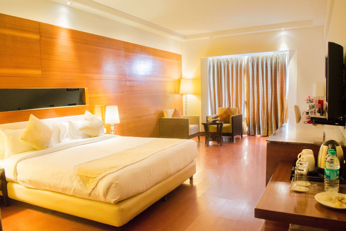 1 bedroom, premium bedding, minibar, in-room safe