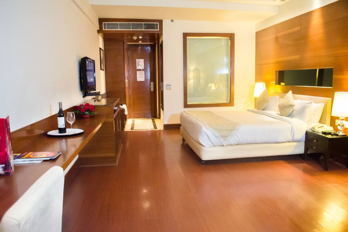 1 bedroom, premium bedding, minibar, in-room safe