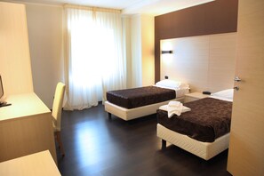 Comfort Twin Room | Egyptian cotton sheets, premium bedding, down comforters, minibar