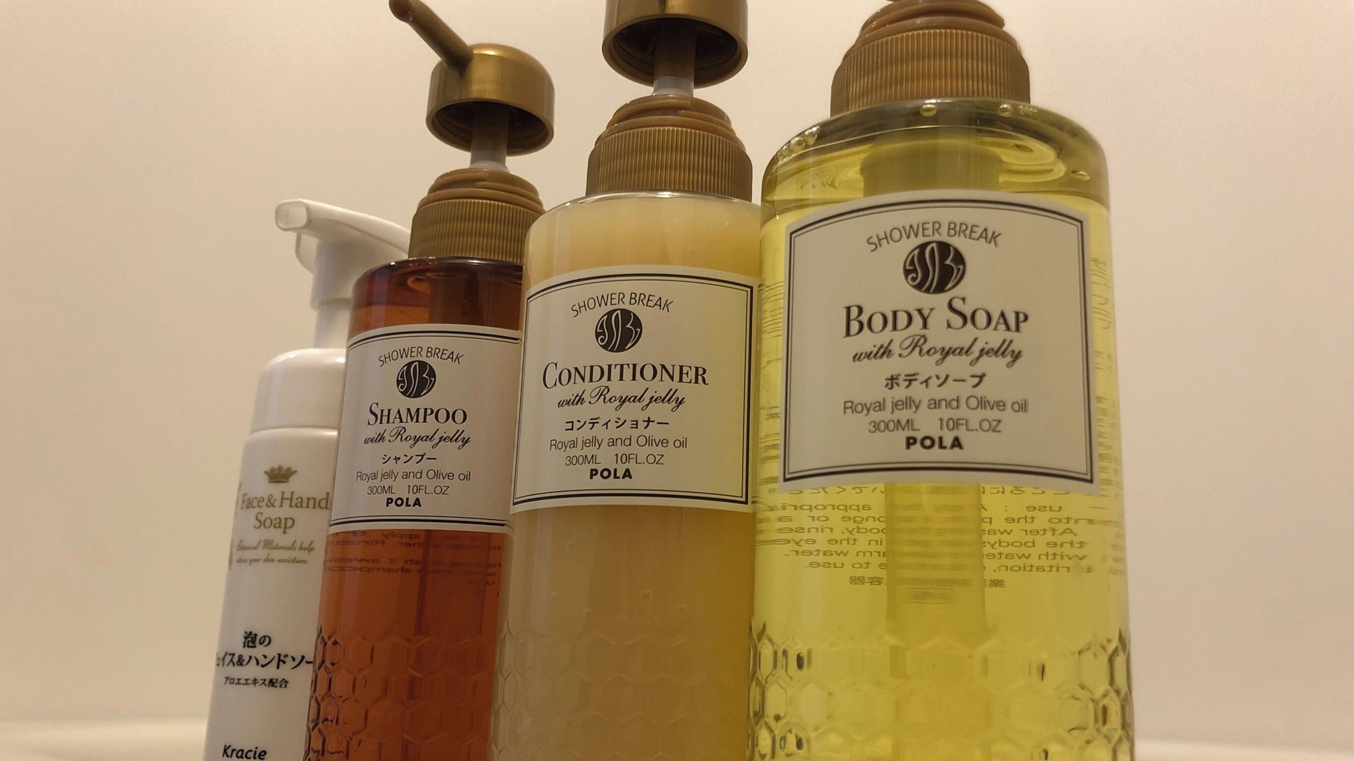 shower, free toiletries, hair dryer, slippers