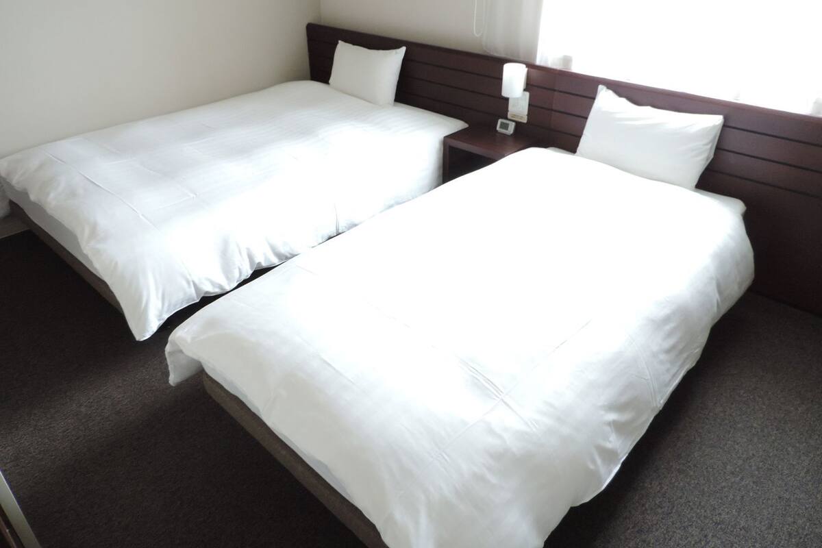 Premium bedding, down duvets, desk, blackout curtains