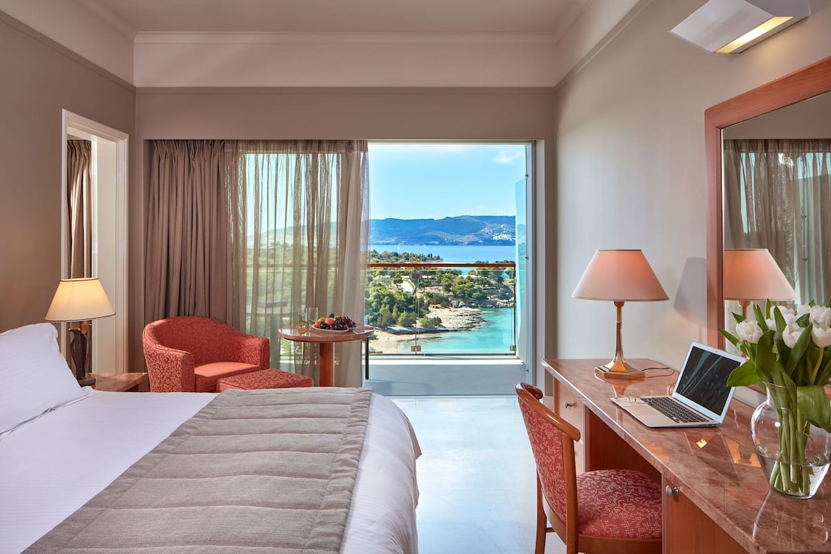 Double Room, Sea View | Hypo-allergenic bedding available, down comforters, in-room safe