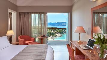 Double Room, Sea View | Hypo-allergenic bedding, down comforters, in-room safe, laptop workspace